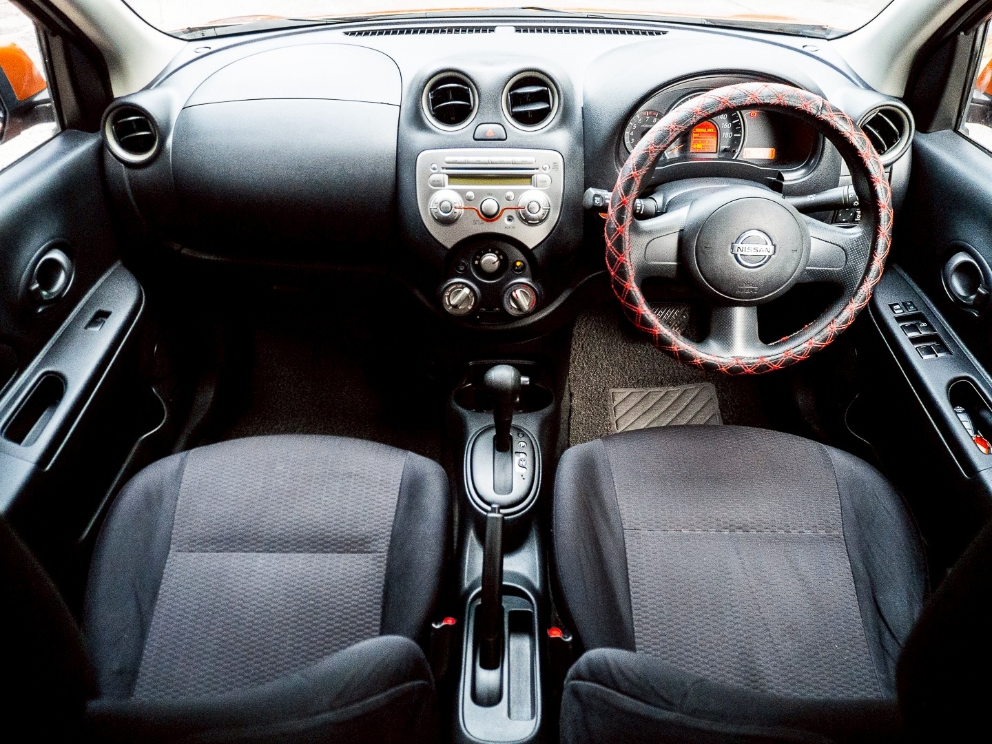 2011 Nissan March สีส้ม (รูปที่ 12)