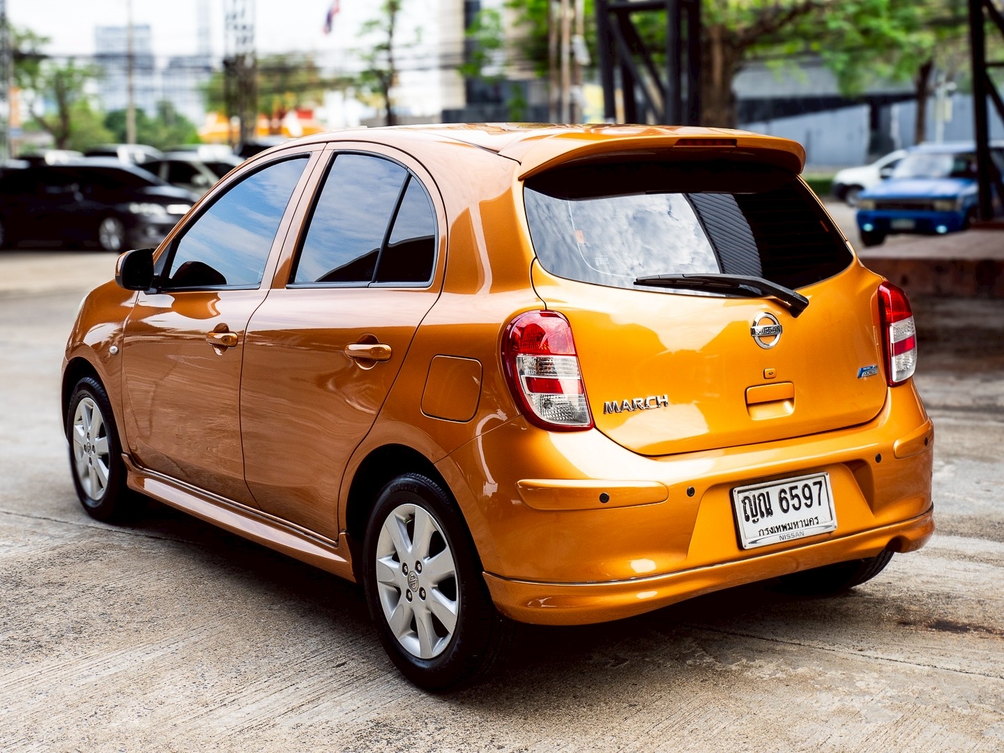2011 Nissan March สีส้ม (รูปที่ 4)