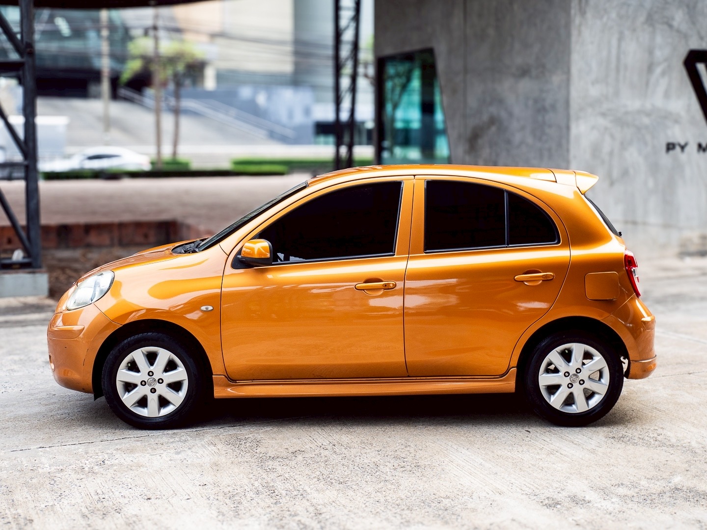 2011 Nissan March สีส้ม (รูปที่ 3)
