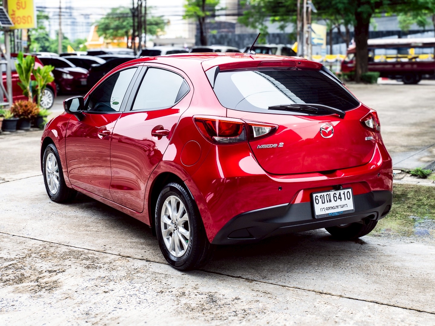 2016 Mazda 2 Hatchback (5 ประตู) สีแดง (รูปที่ 4)