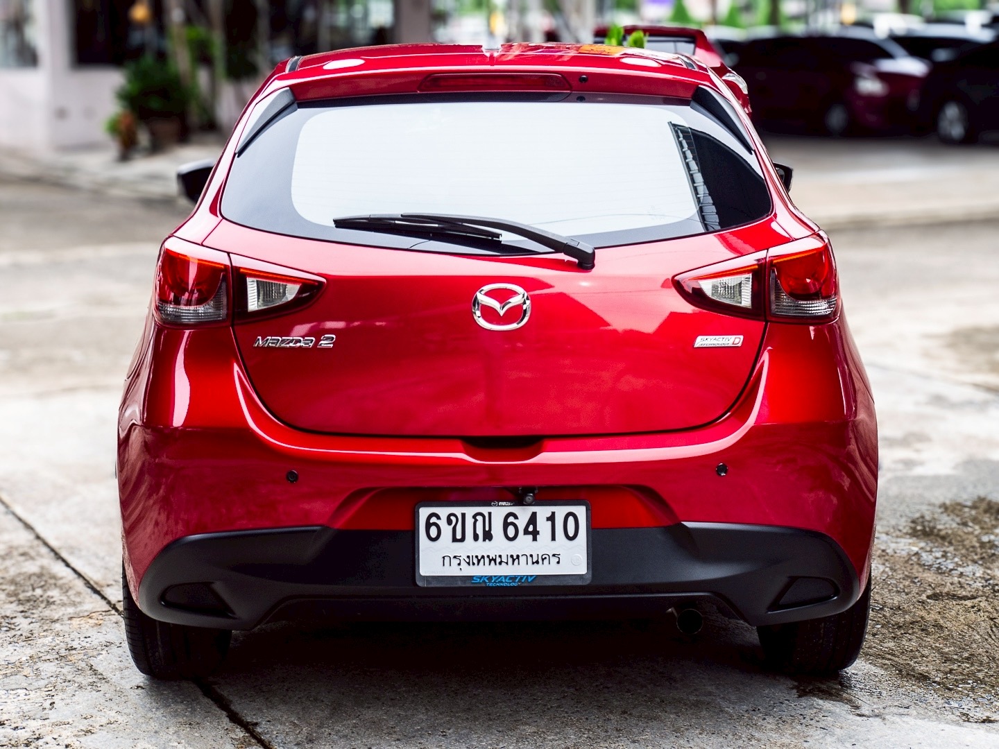 2016 Mazda 2 Hatchback (5 ประตู) สีแดง (รูปที่ 5)
