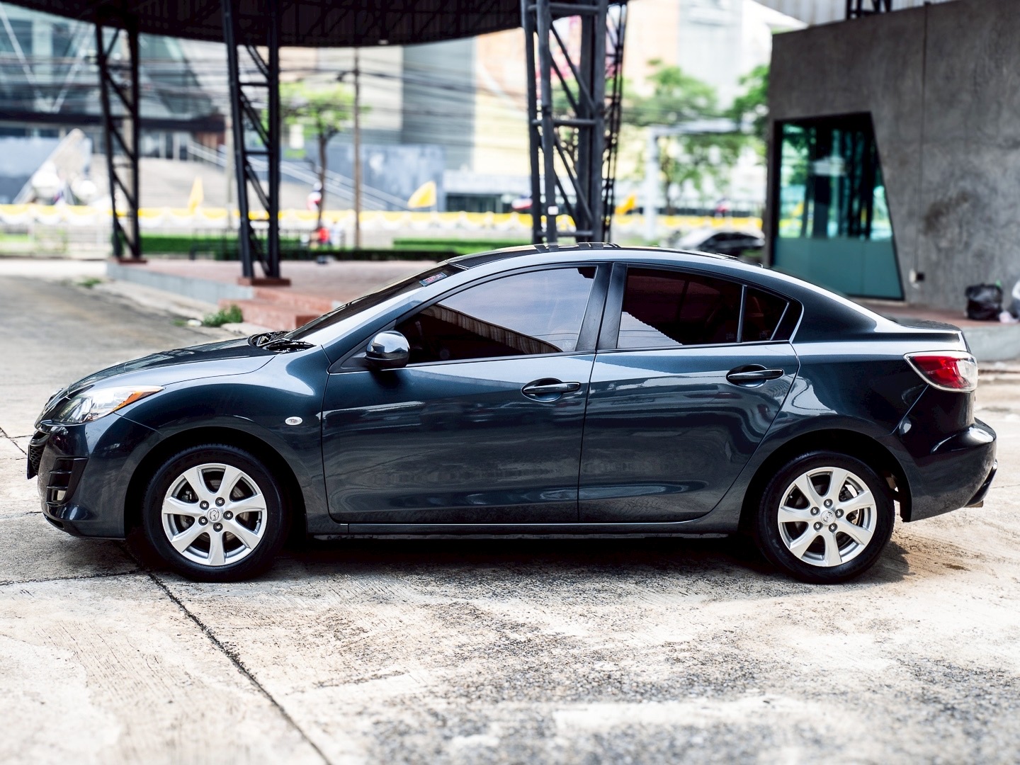2012 Mazda 3 สีเทา (รูปที่ 3)