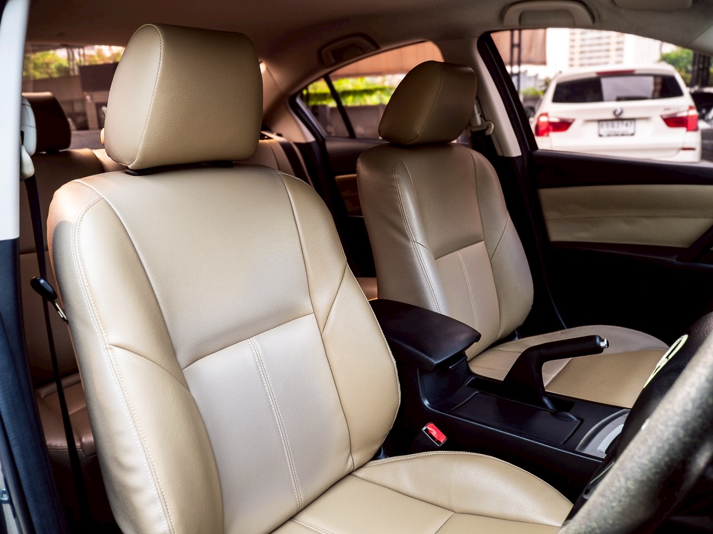 2012 Mazda 3 สีเทา (รูปที่ 9)