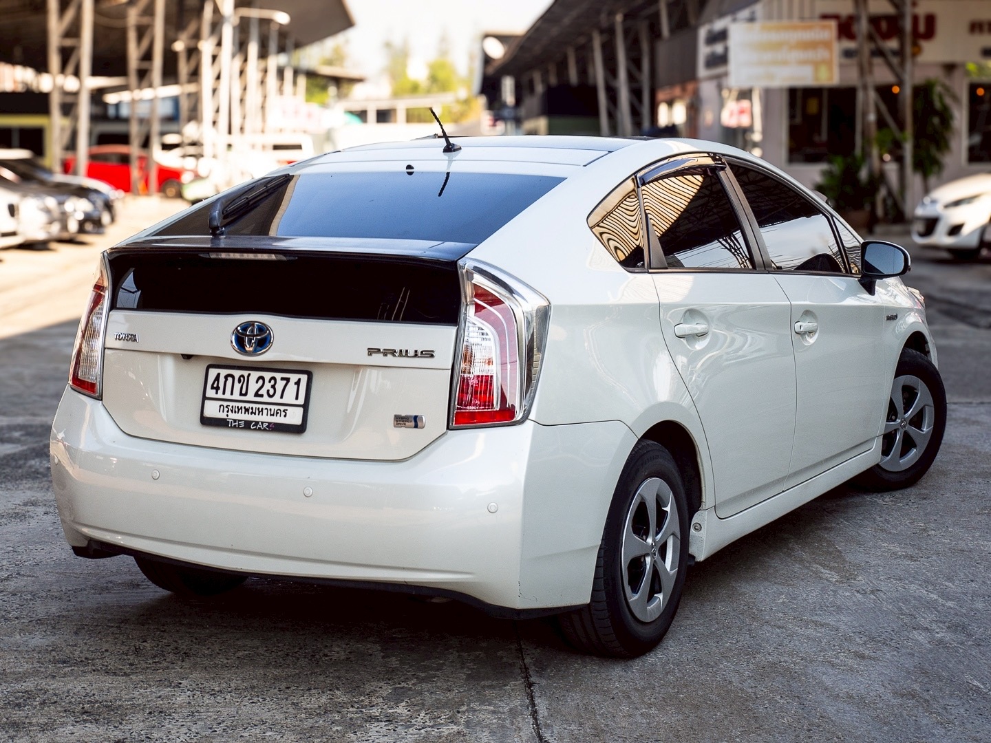 2012 Toyota Prius สีขาว (รูปที่ 4)