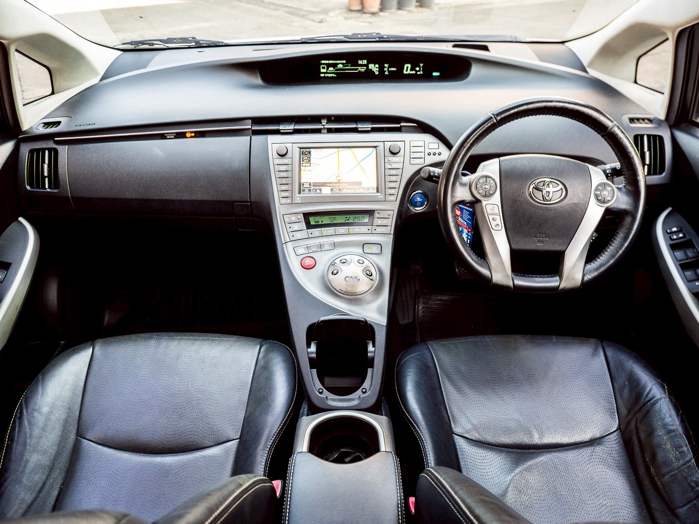2012 Toyota Prius สีขาว (รูปที่ 13)