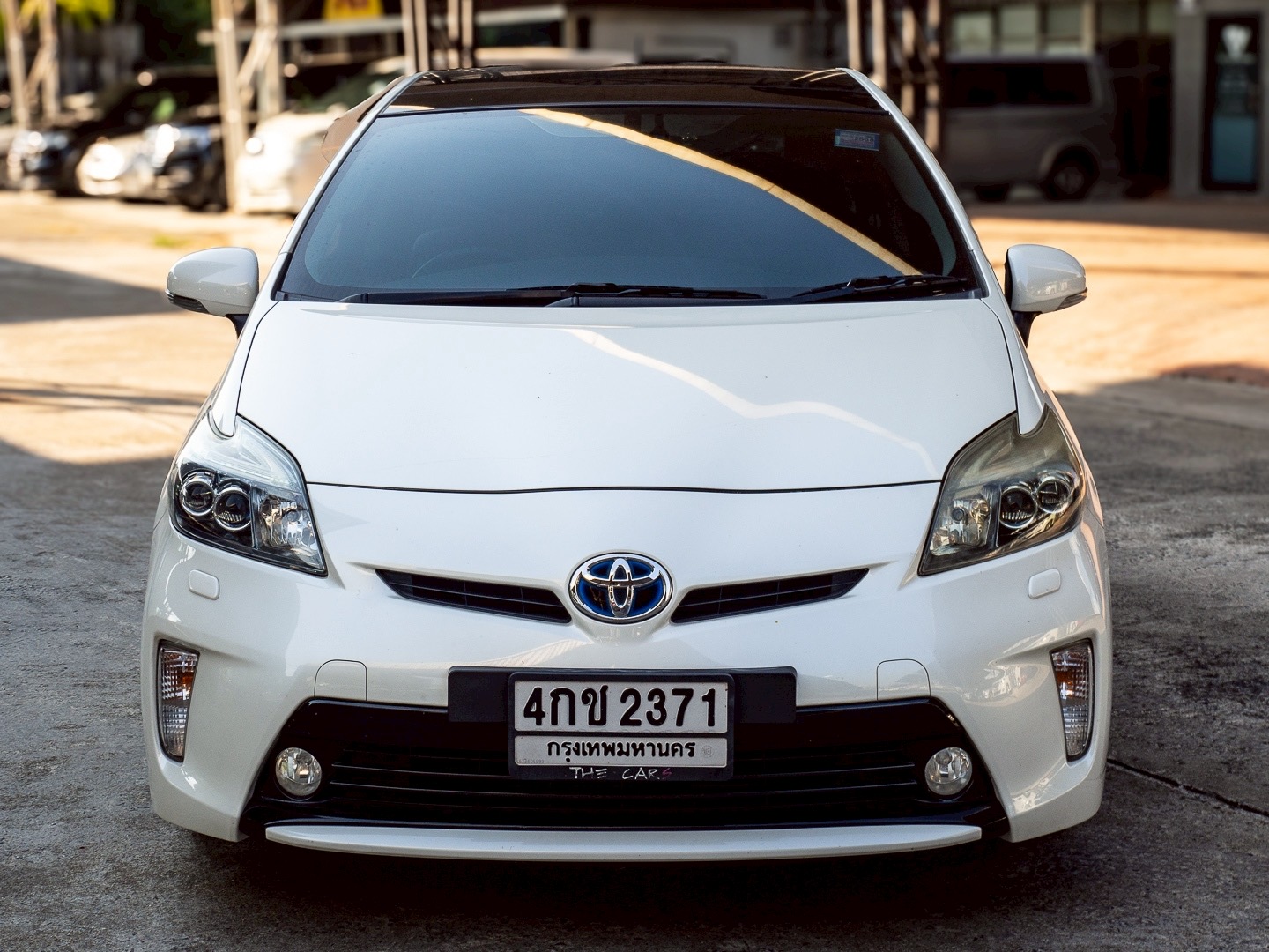 2012 Toyota Prius สีขาว (รูปที่ 3)