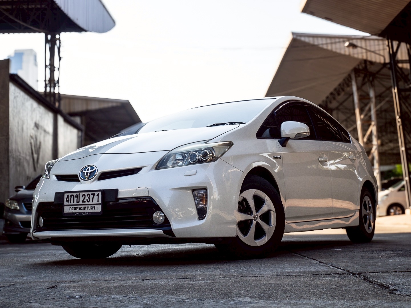 2012 Toyota Prius สีขาว (รูปที่ 2)