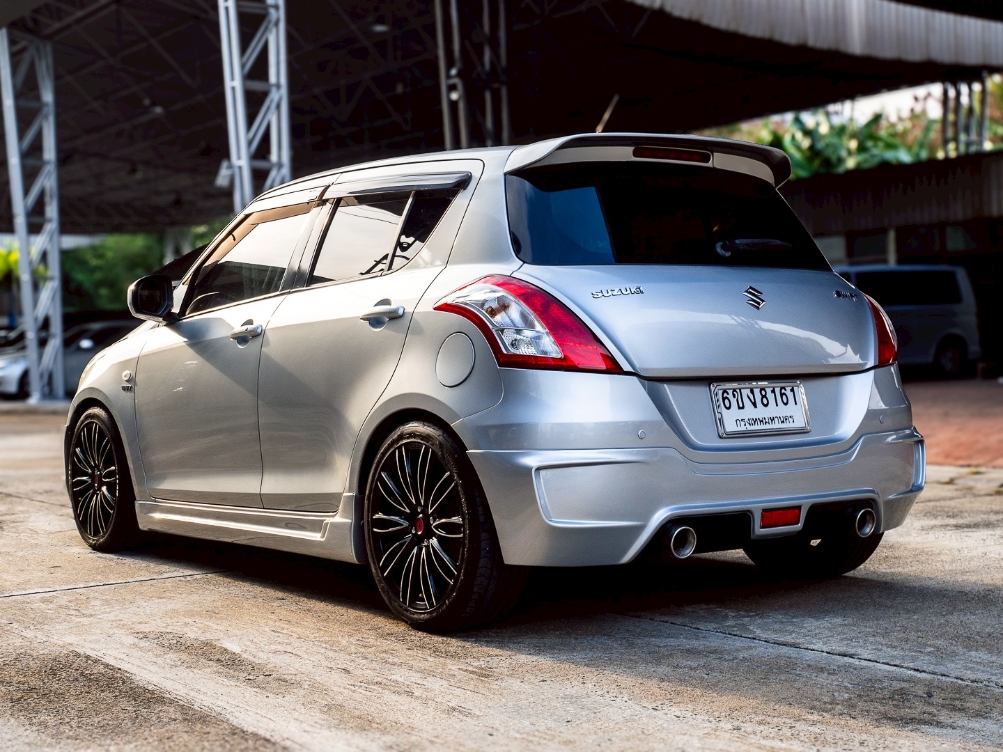 2014 Suzuki Swift สีเทา (รูปที่ 4)