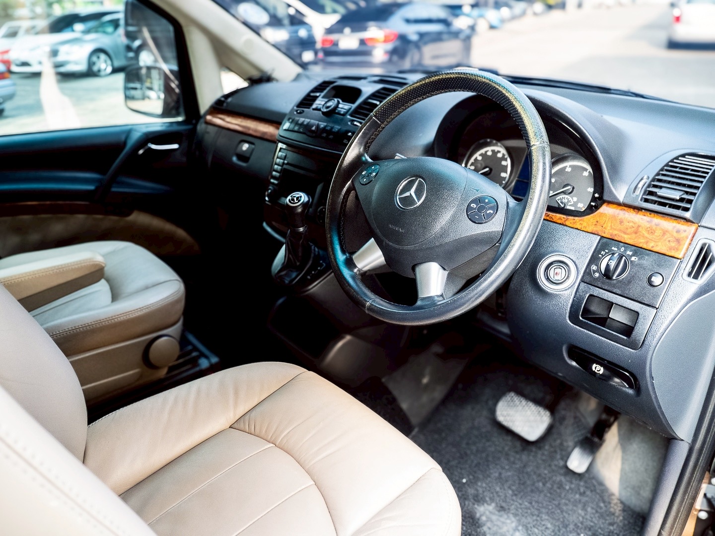 2012 Mercedes-Benz VIANO 3.0 CDI สีน้ำตาล (รูปที่ 8)