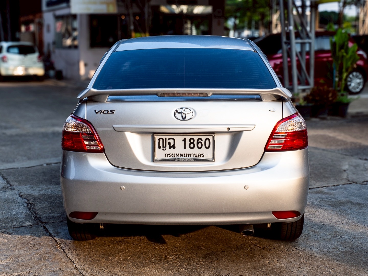 2011 Toyota Vios สีเทา (รูปที่ 5)