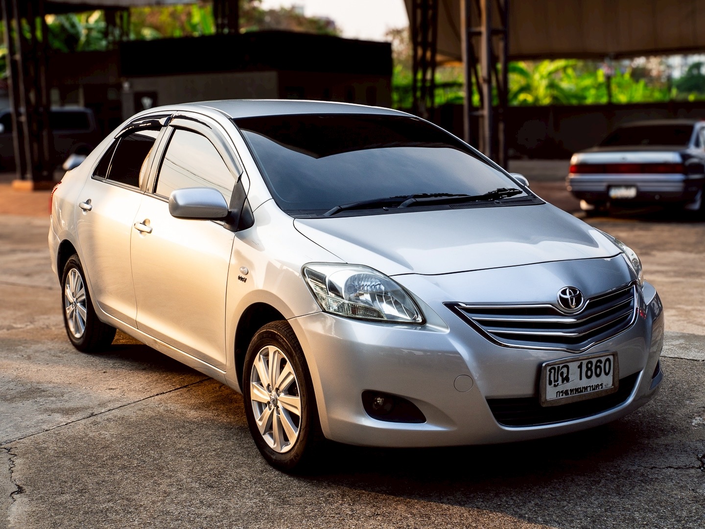 2011 Toyota Vios สีเทา (รูปที่ 2)