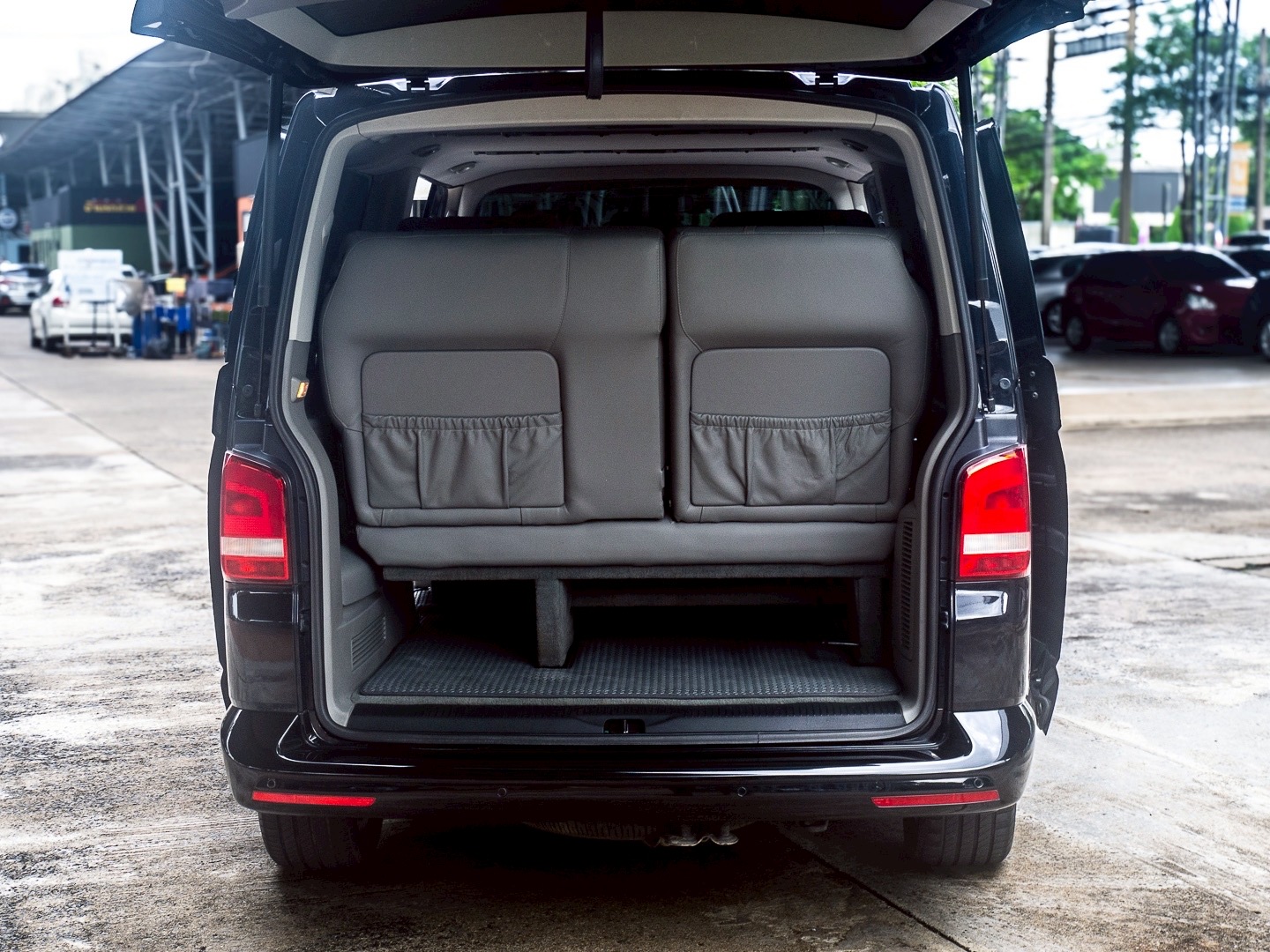 2014 Volkswagen Transporter (Caravelle) Caravelle สีดำ (รูปที่ 17)
