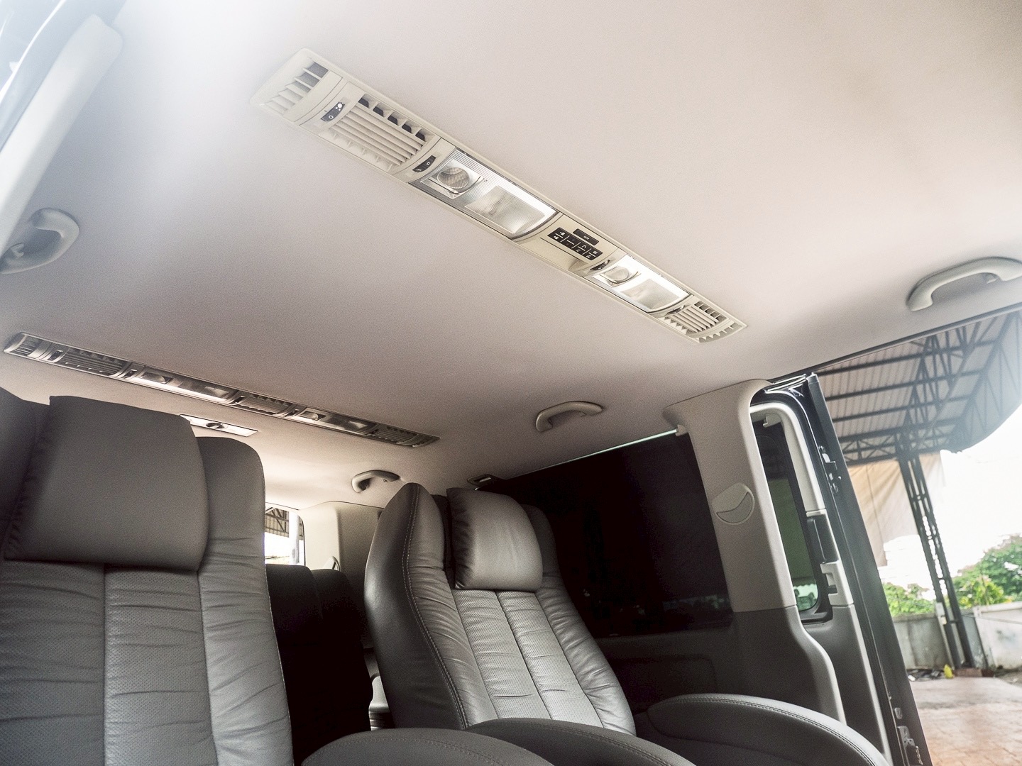 2014 Volkswagen Transporter (Caravelle) Caravelle สีดำ (รูปที่ 11)