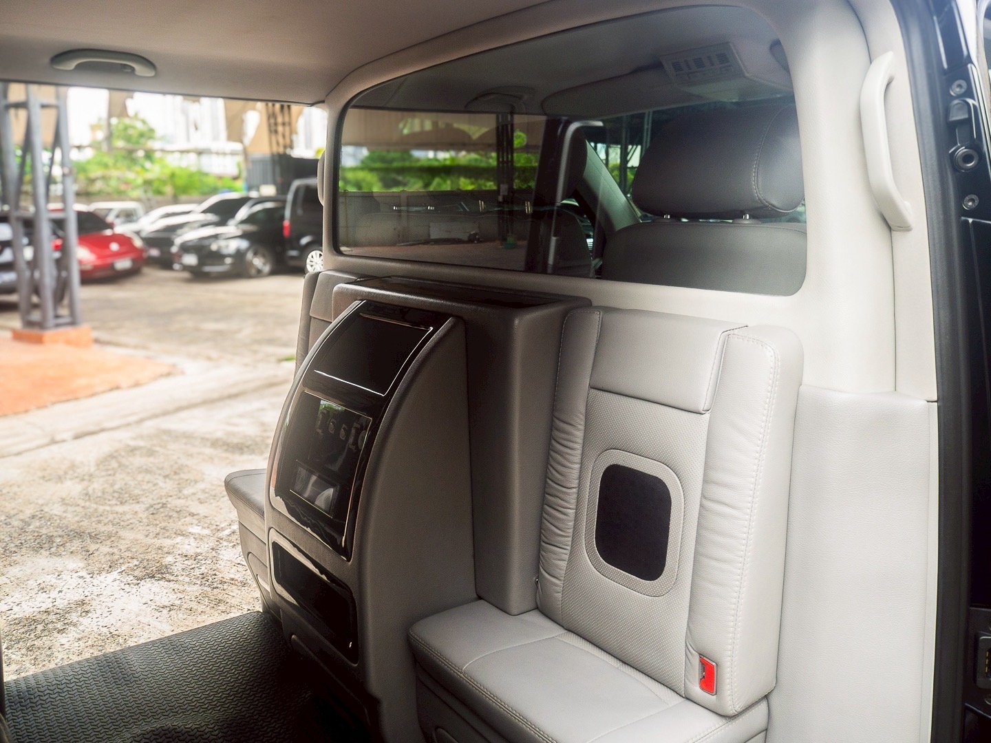 2014 Volkswagen Transporter (Caravelle) Caravelle สีดำ (รูปที่ 10)
