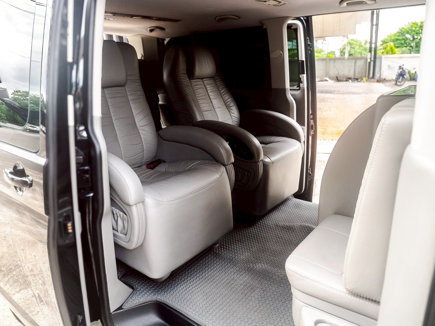 2014 Volkswagen Transporter (Caravelle) Caravelle สีดำ (รูปที่ 9)