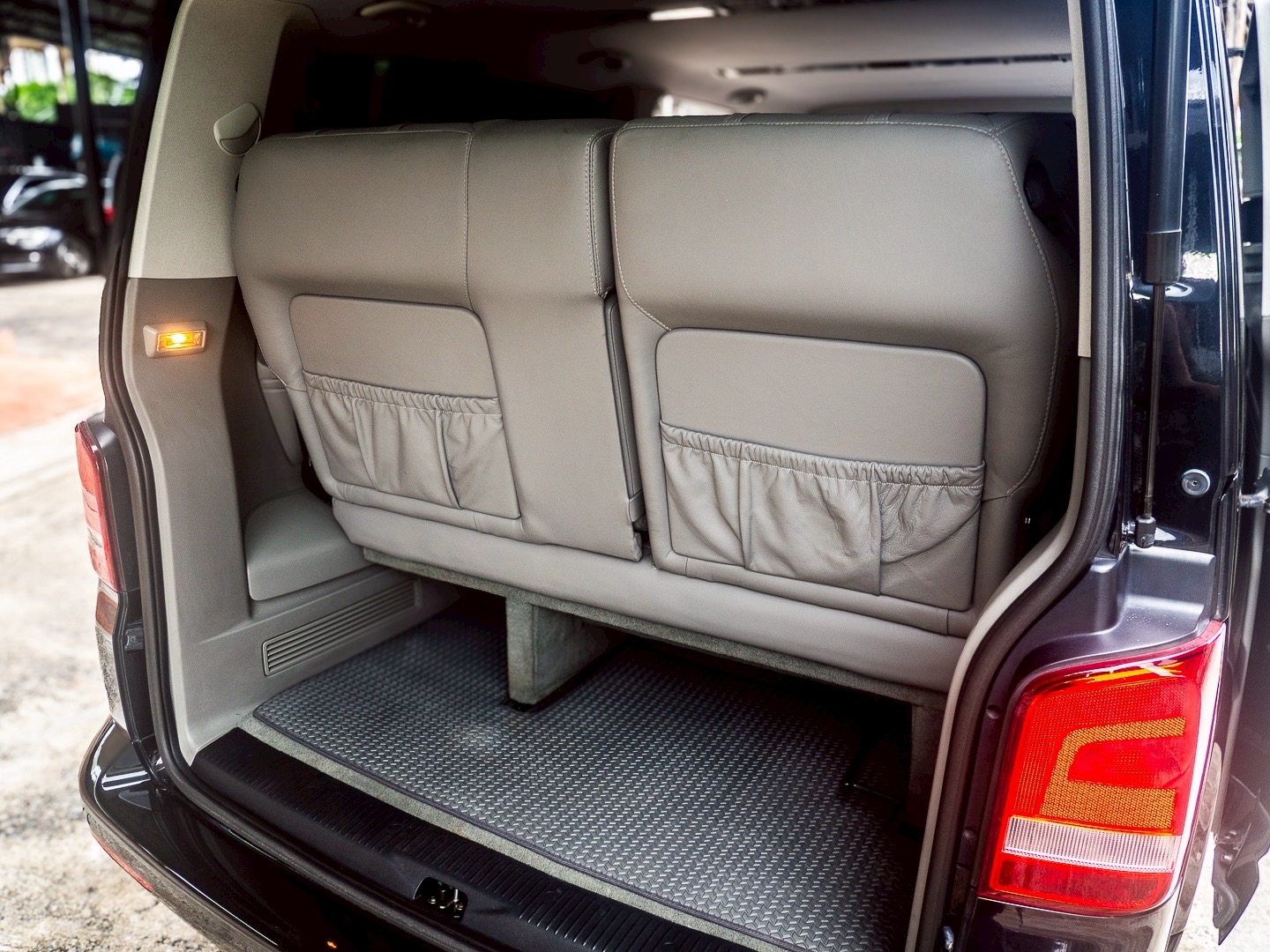 2014 Volkswagen Transporter (Caravelle) Caravelle สีดำ (รูปที่ 15)