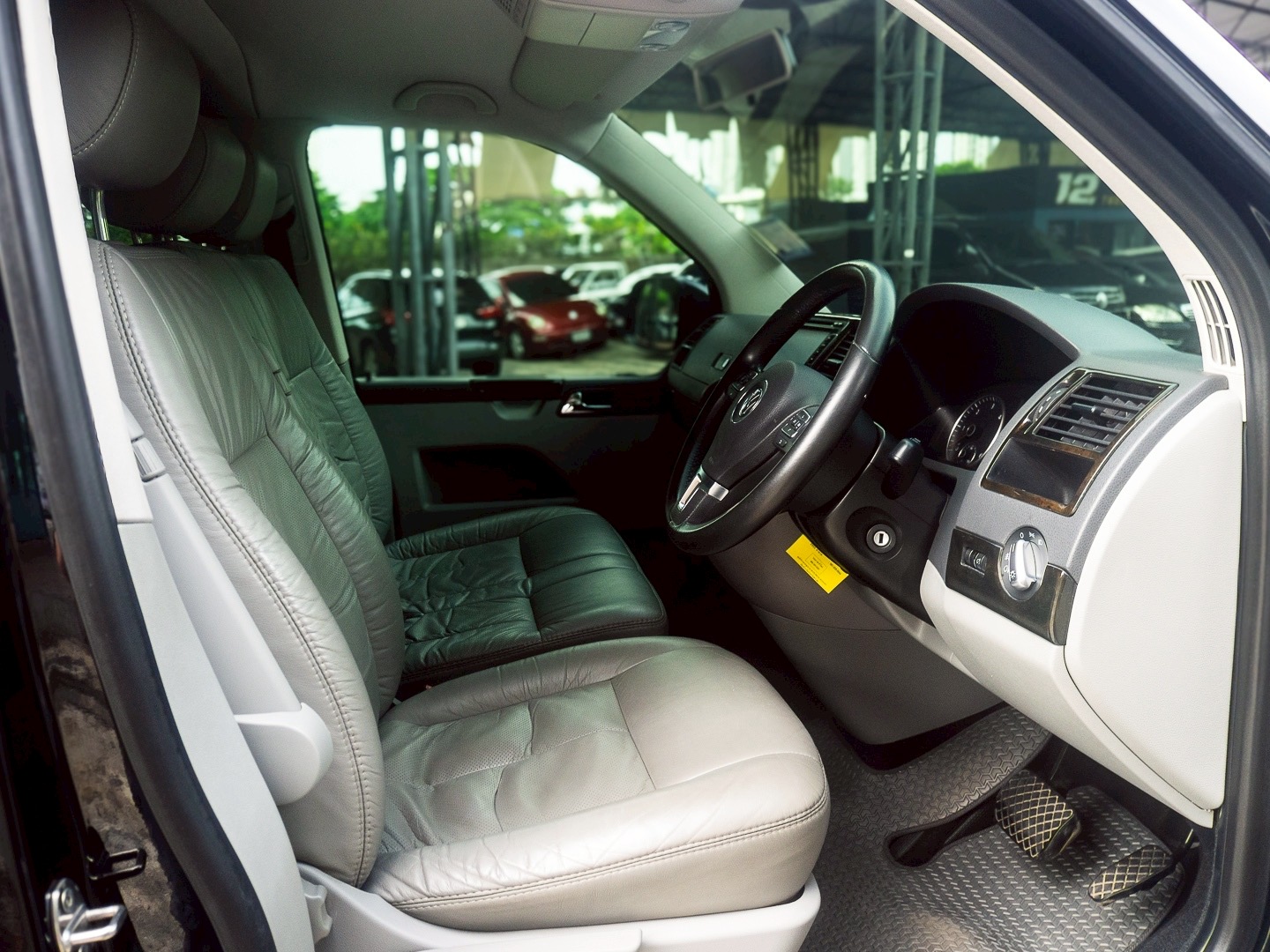 2014 Volkswagen Transporter (Caravelle) Caravelle สีดำ (รูปที่ 7)