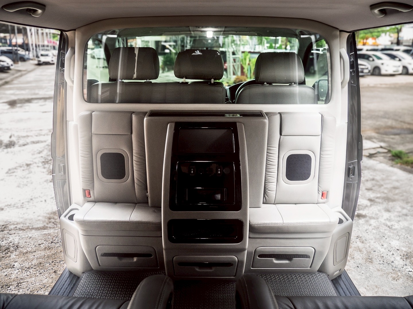 2014 Volkswagen Transporter (Caravelle) Caravelle สีดำ (รูปที่ 16)