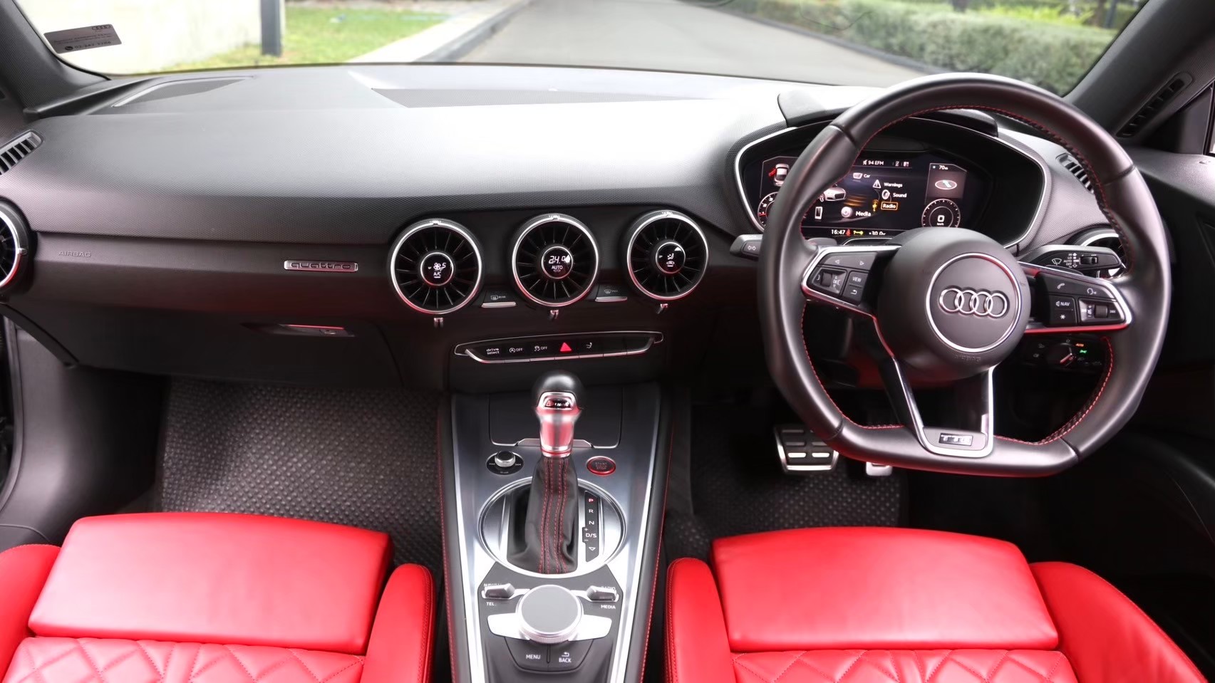 2018 Audi TT Mk3 8S TT RS สีเทา (รูปที่ 9)