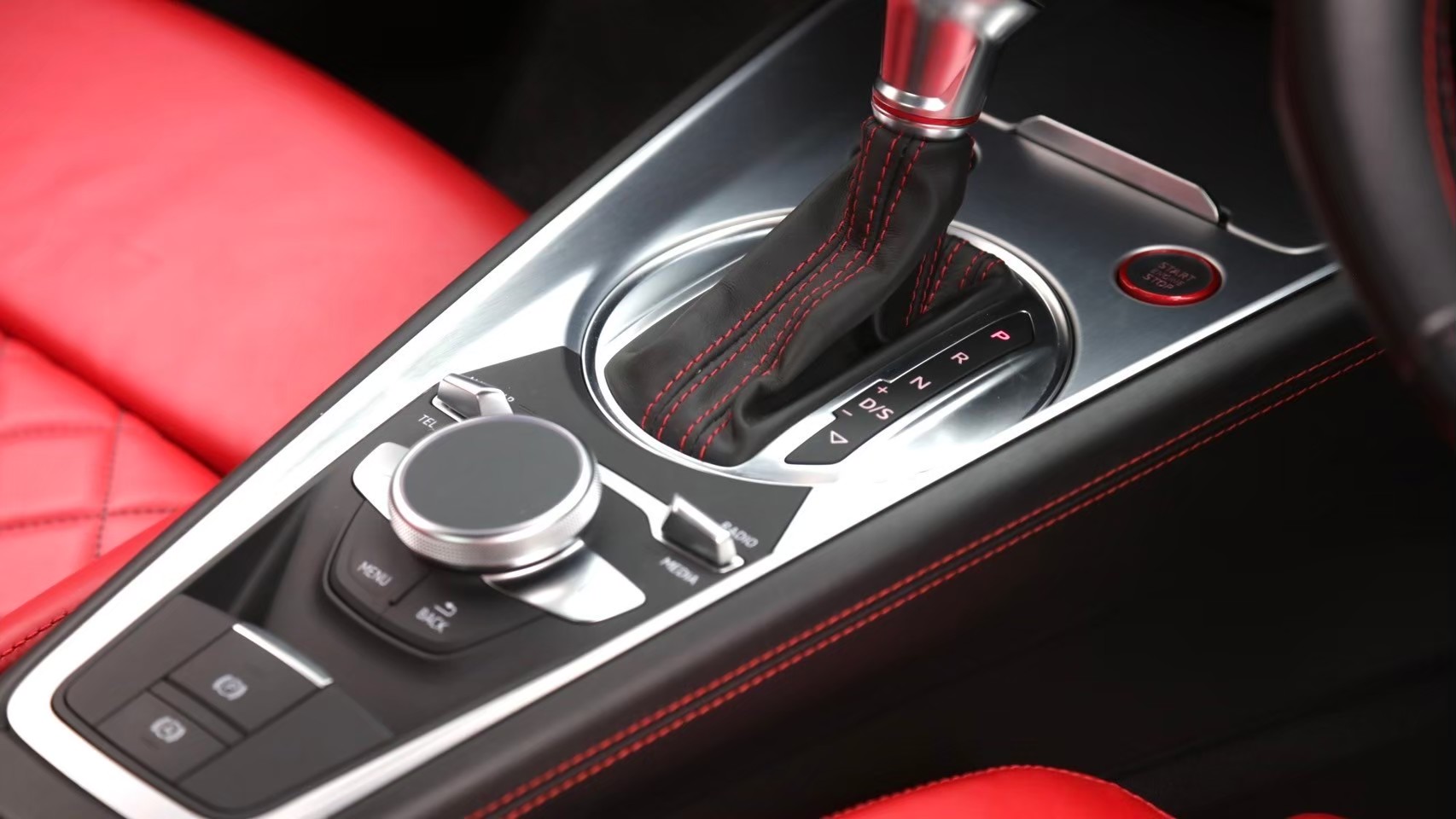 2018 Audi TT Mk3 8S TT RS สีเทา (รูปที่ 8)