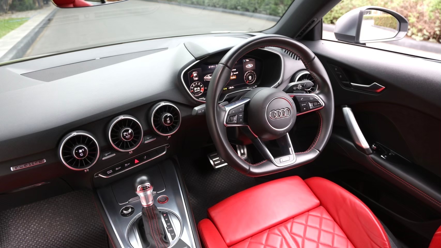 2018 Audi TT Mk3 8S TT RS สีเทา (รูปที่ 6)