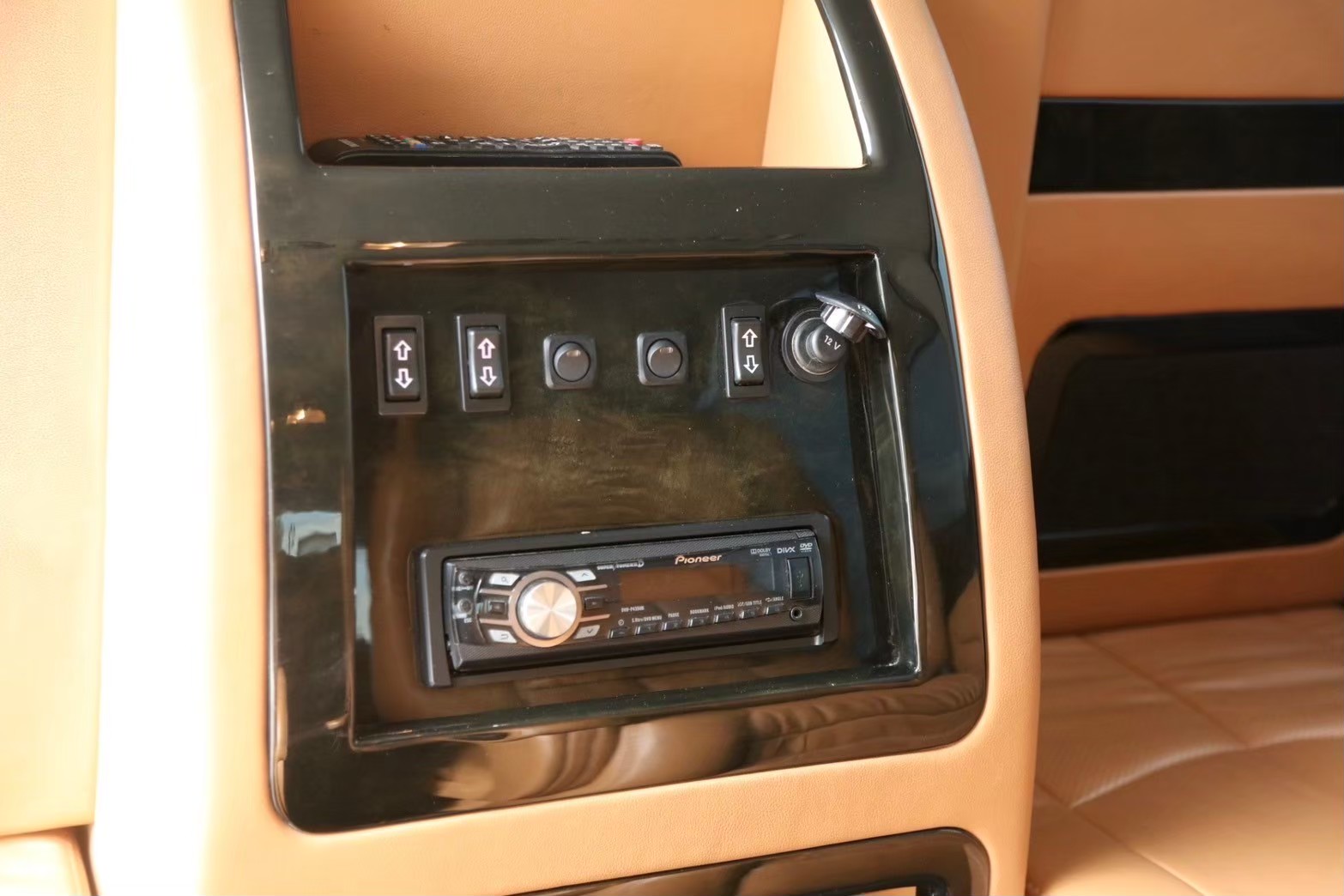 2013 Volkswagen Transporter (Caravelle) Caravelle สีขาว (รูปที่ 11)