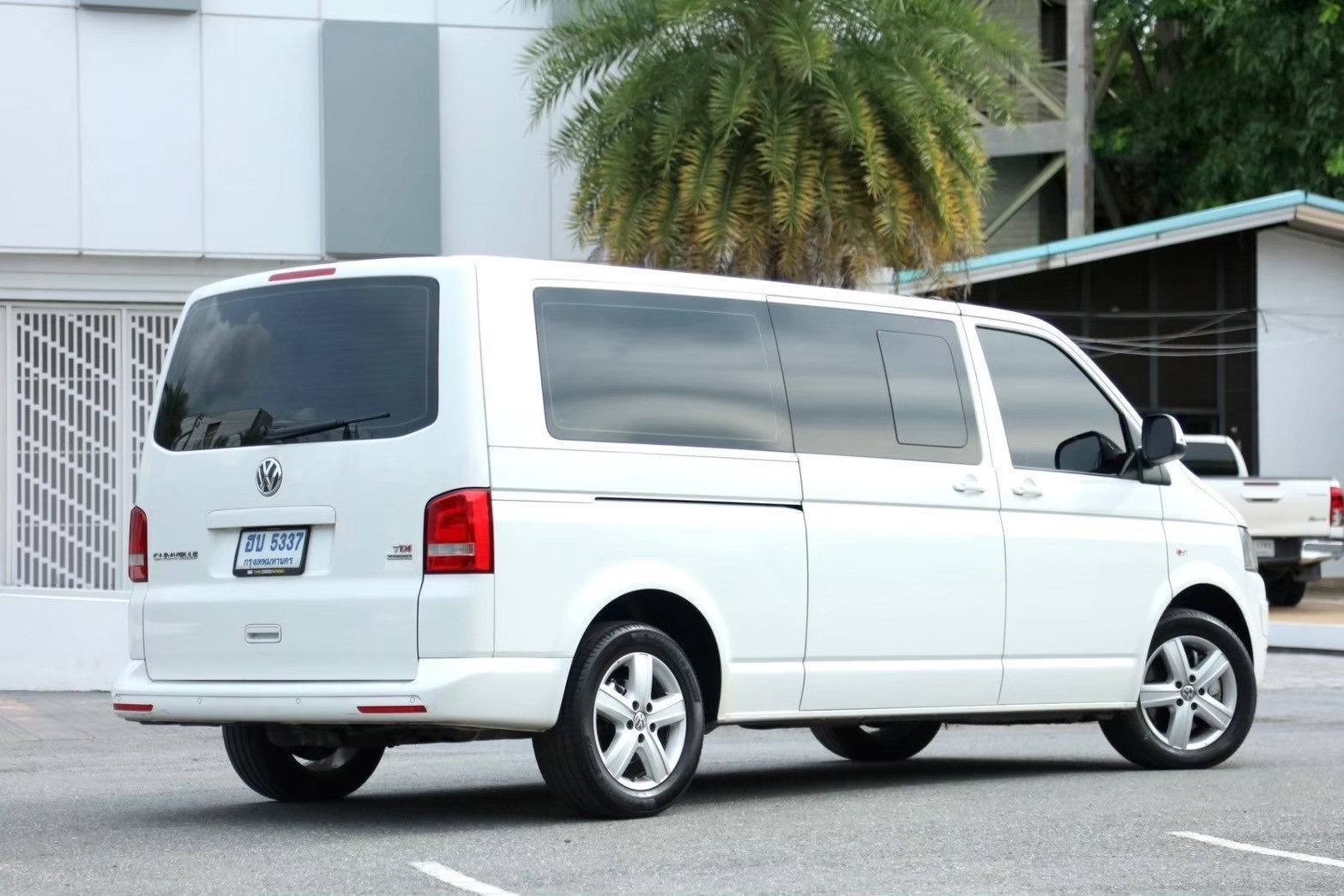 2013 Volkswagen Transporter (Caravelle) Caravelle สีขาว (รูปที่ 2)