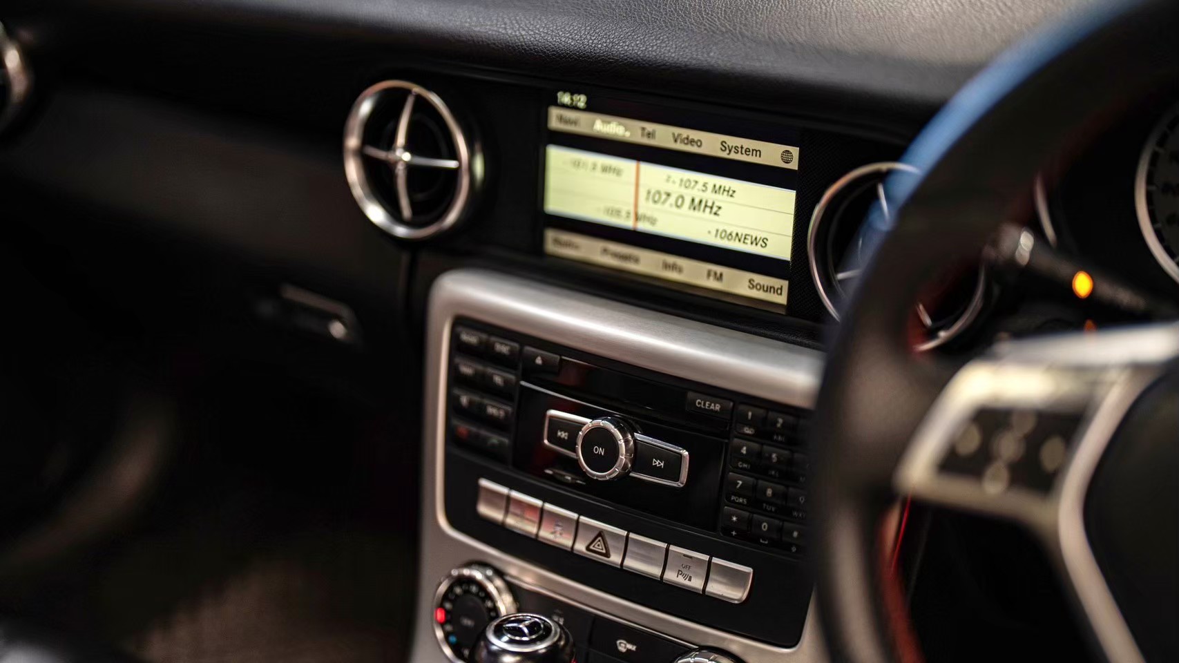 2012 Mercedes-Benz SLK-Class R172 SLK200 สีขาว (รูปที่ 9)