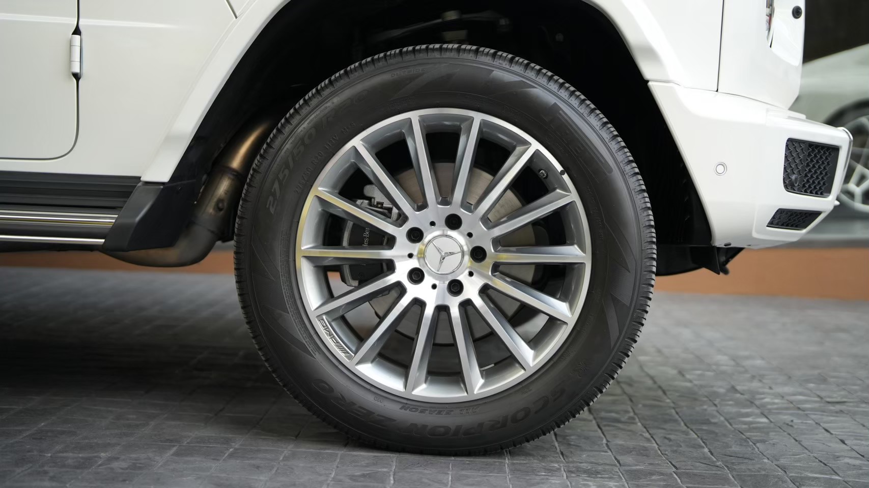 2024 Mercedes-Benz G400d AMG สีขาว (รูปที่ 15)