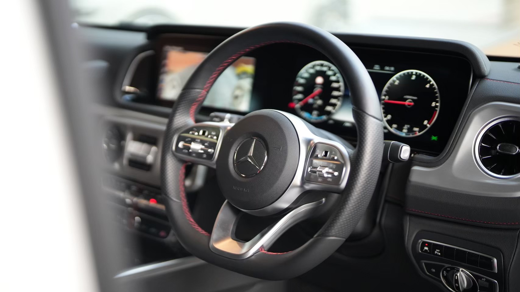 2024 Mercedes-Benz G400d AMG สีขาว (รูปที่ 4)
