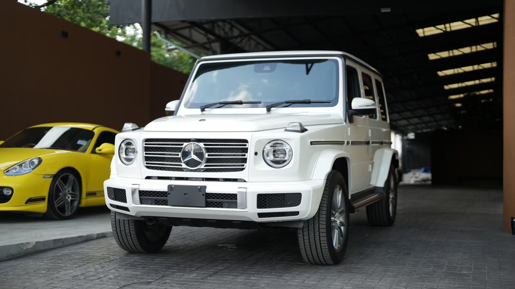 2024 Mercedes-Benz G400d AMG สีขาว (รูปที่ 2)