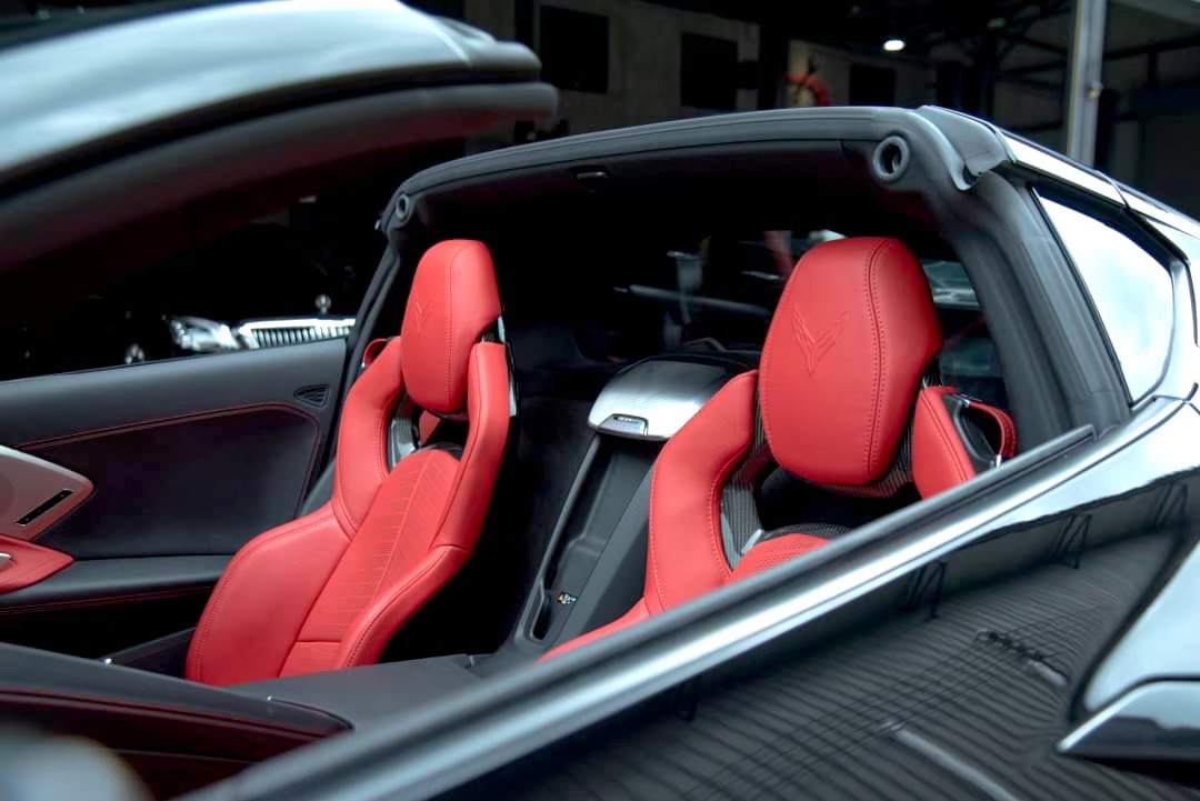 2024 Chevrolet Corvette สีดำ (รูปที่ 8)