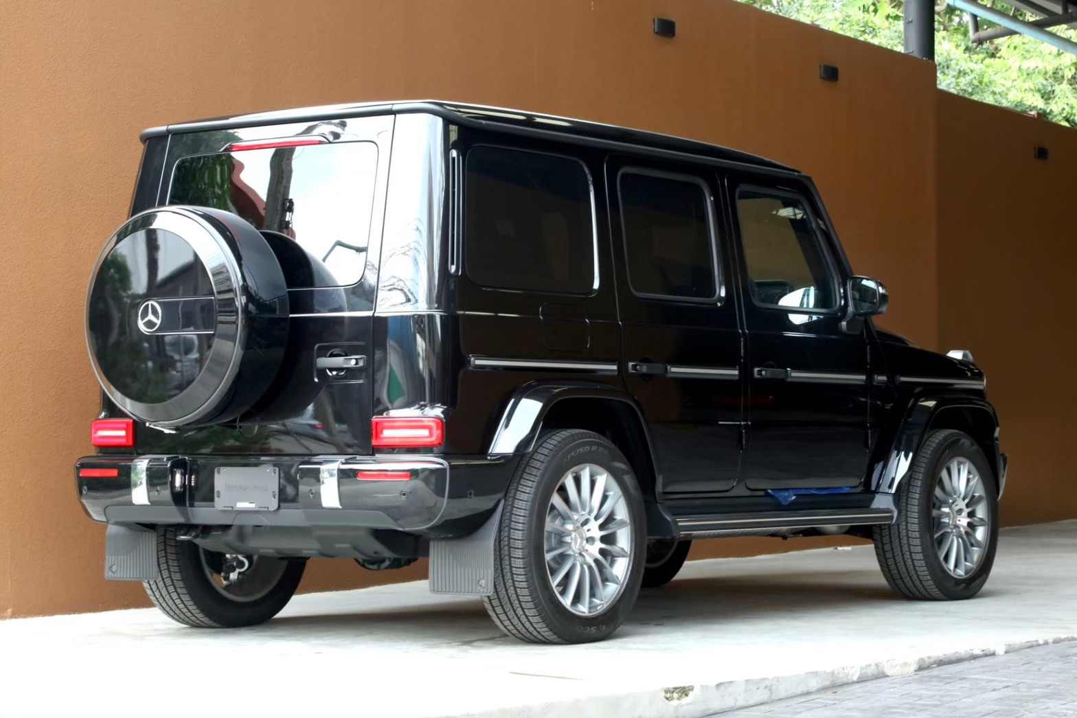 2024 Mercedes-Benz G400d AMG สีดำ (รูปที่ 4)