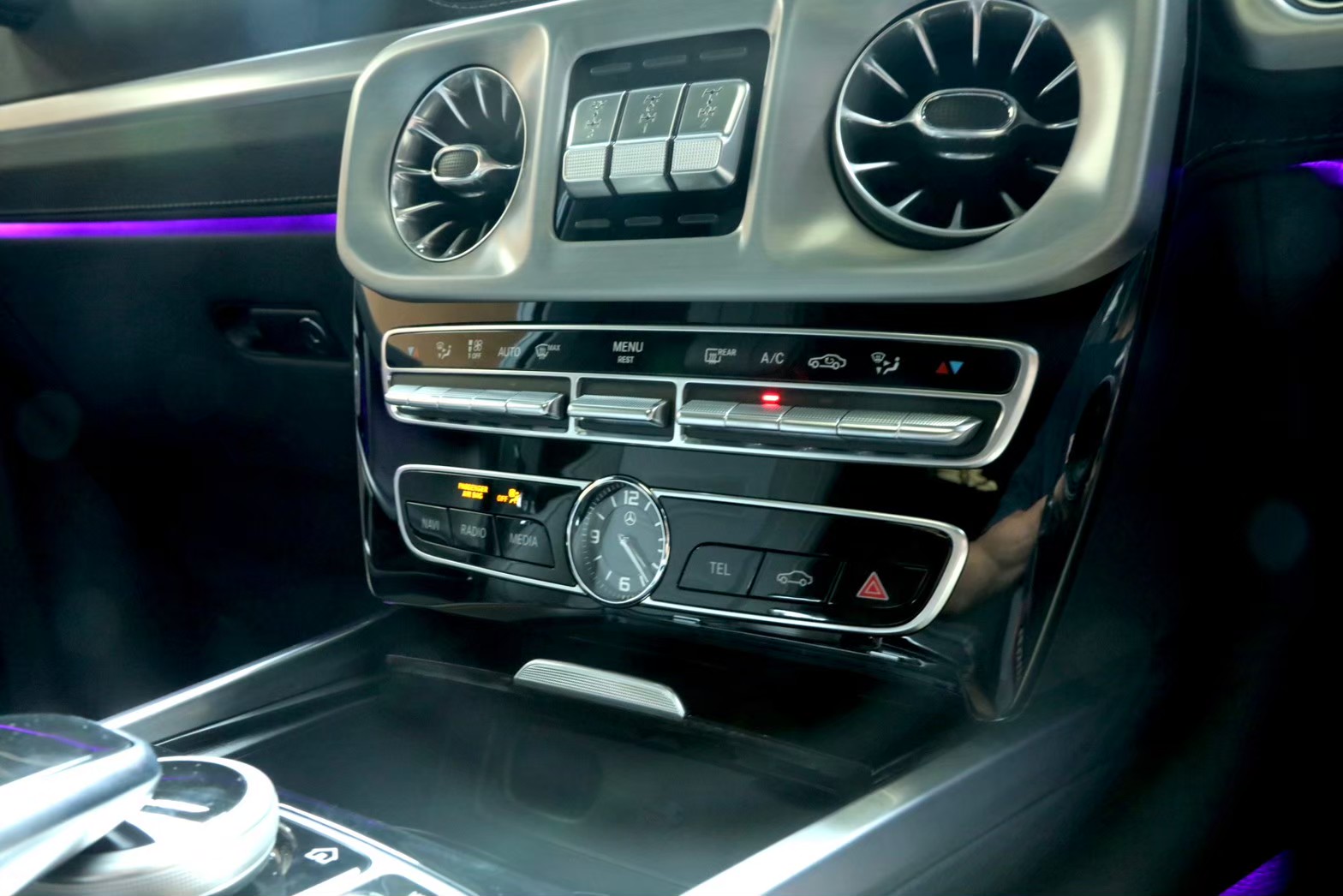 2024 Mercedes-Benz G400d AMG สีดำ (รูปที่ 11)