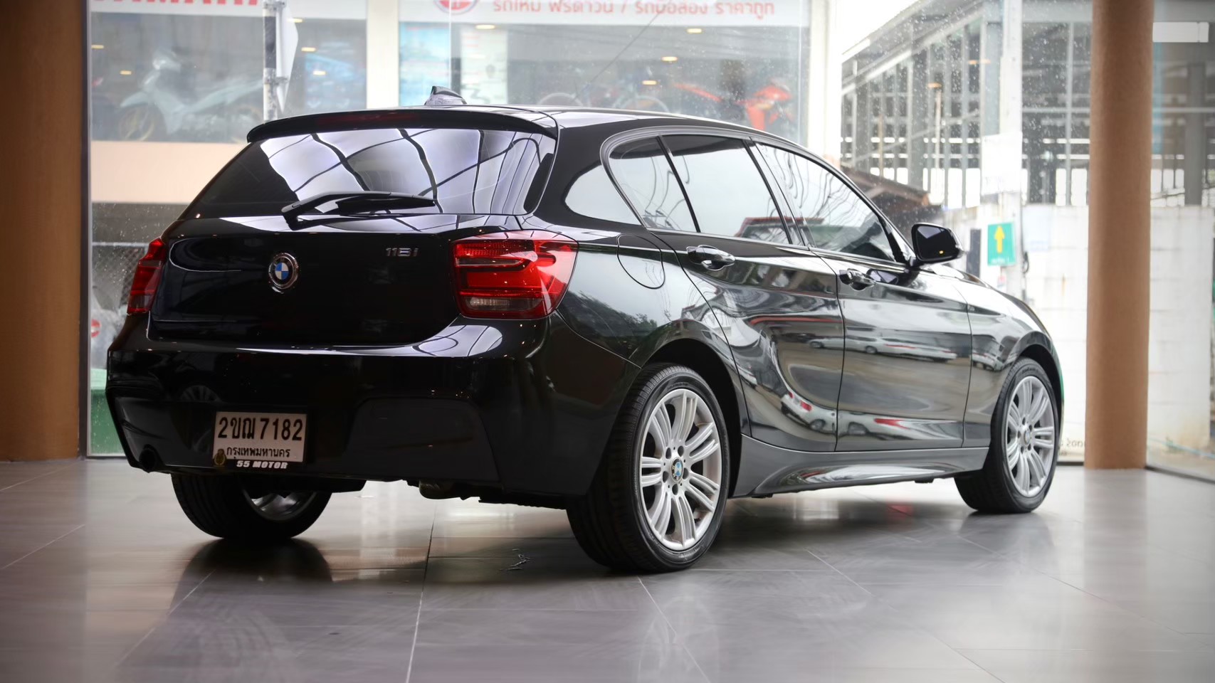 2013 BMW 116i M Sport สีดำ (รูปที่ 6)