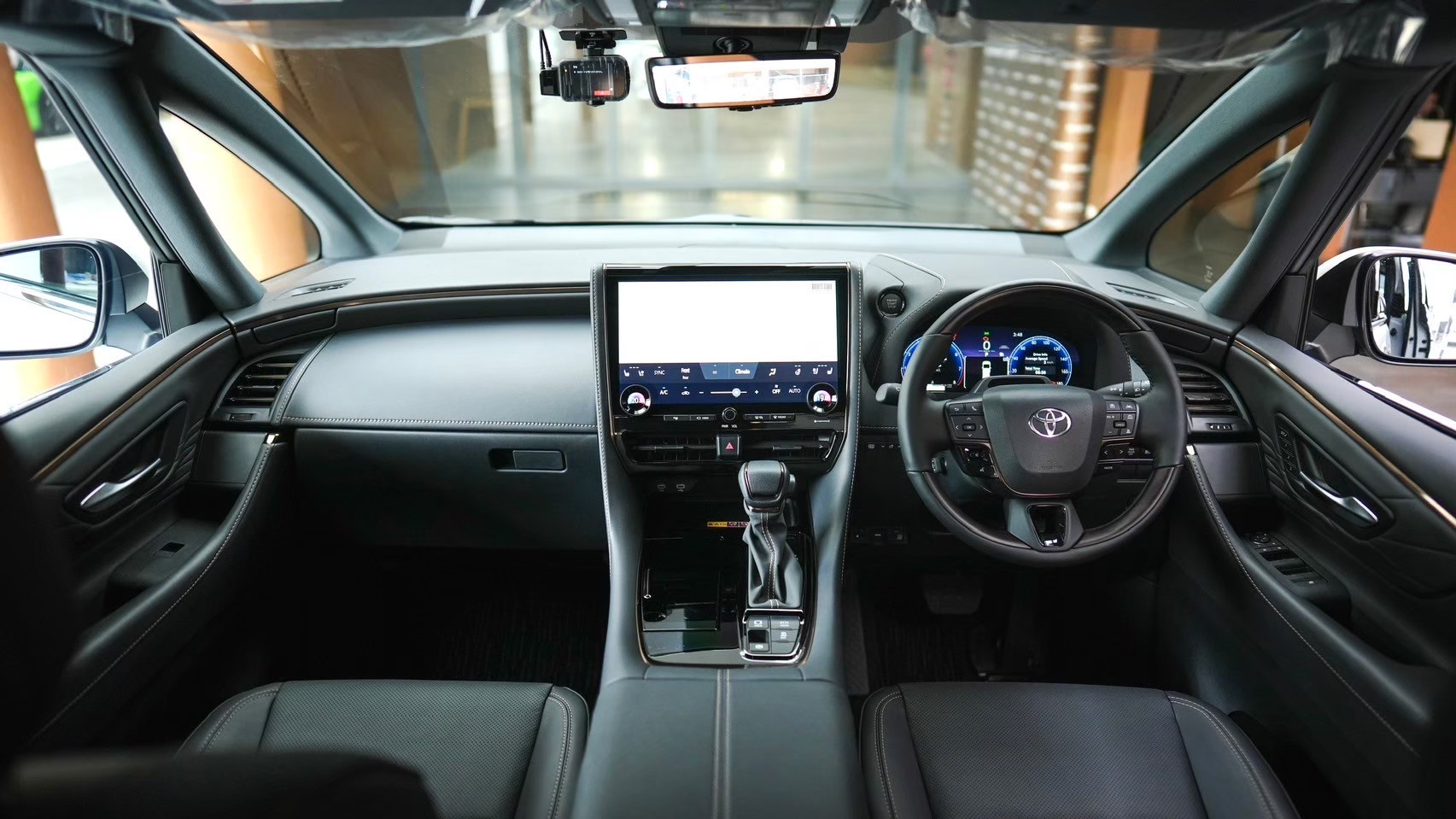 2024 Toyota Alphard สีขาว (รูปที่ 10)