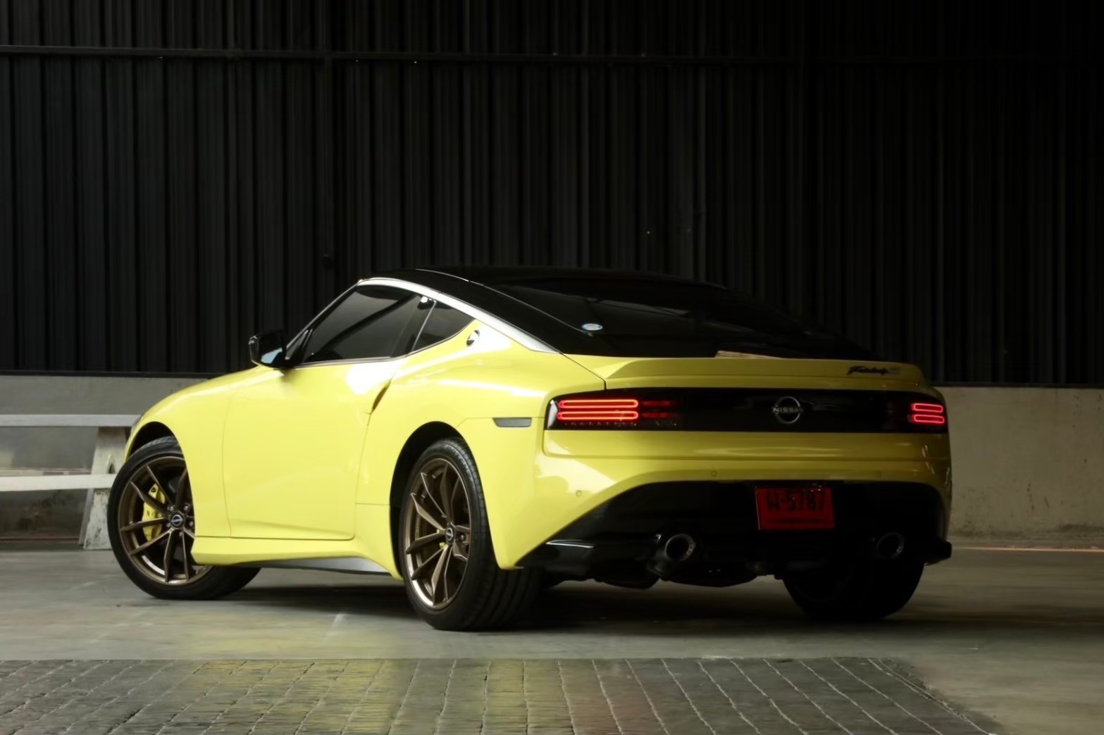 2024 Nissan Fairlady Z 370Z สีเหลือง (รูปที่ 6)