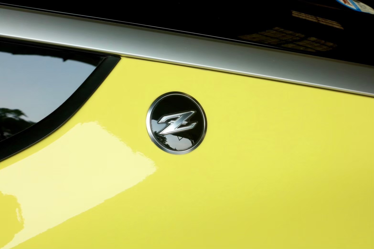 2024 Nissan Fairlady Z 370Z สีเหลือง (รูปที่ 4)