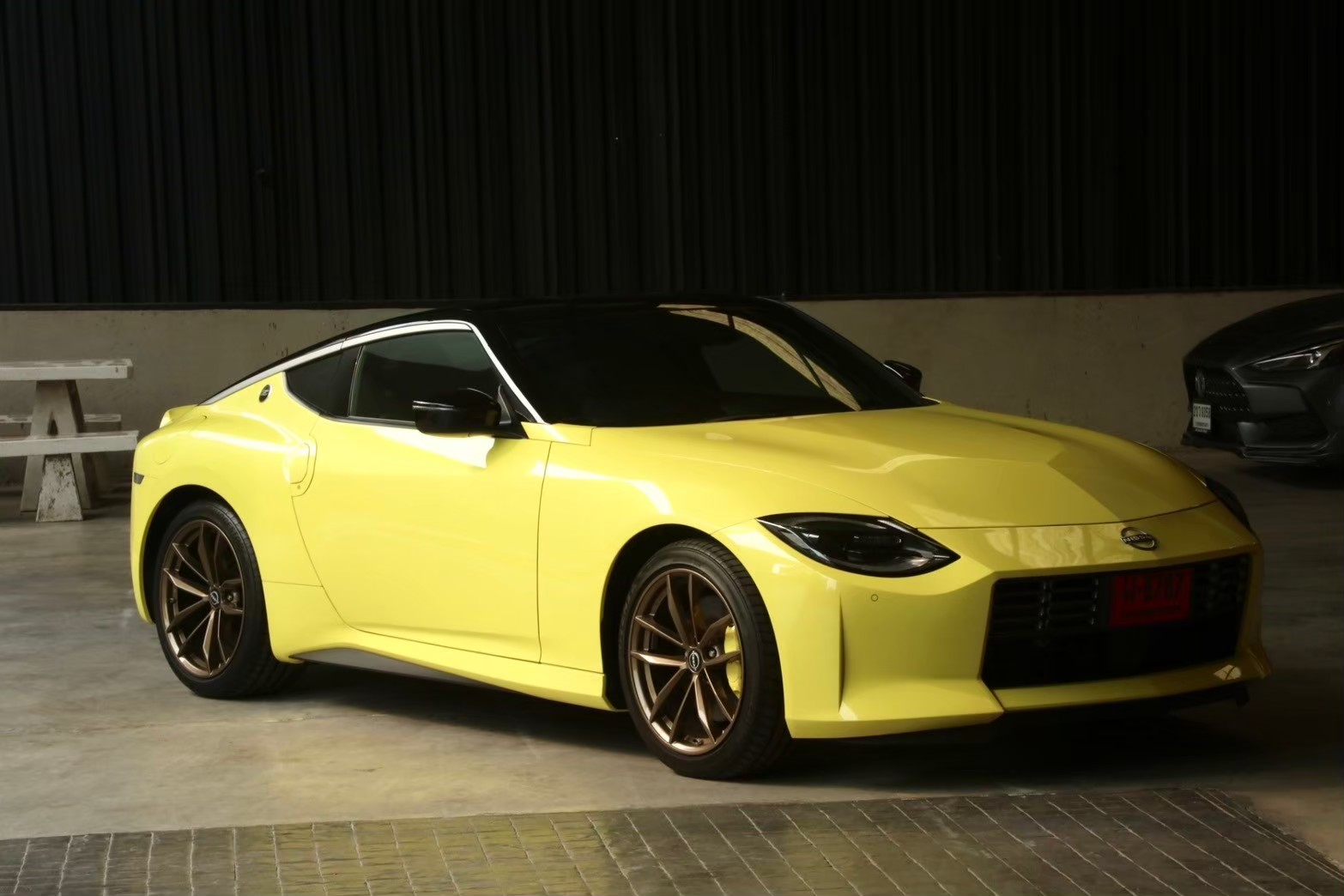 2024 Nissan Fairlady Z 370Z สีเหลือง (รูปที่ 2)