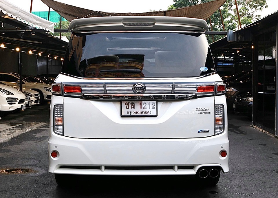 Nissan Elgrand ปี 2012 สีขาว (รูปที่ 5)