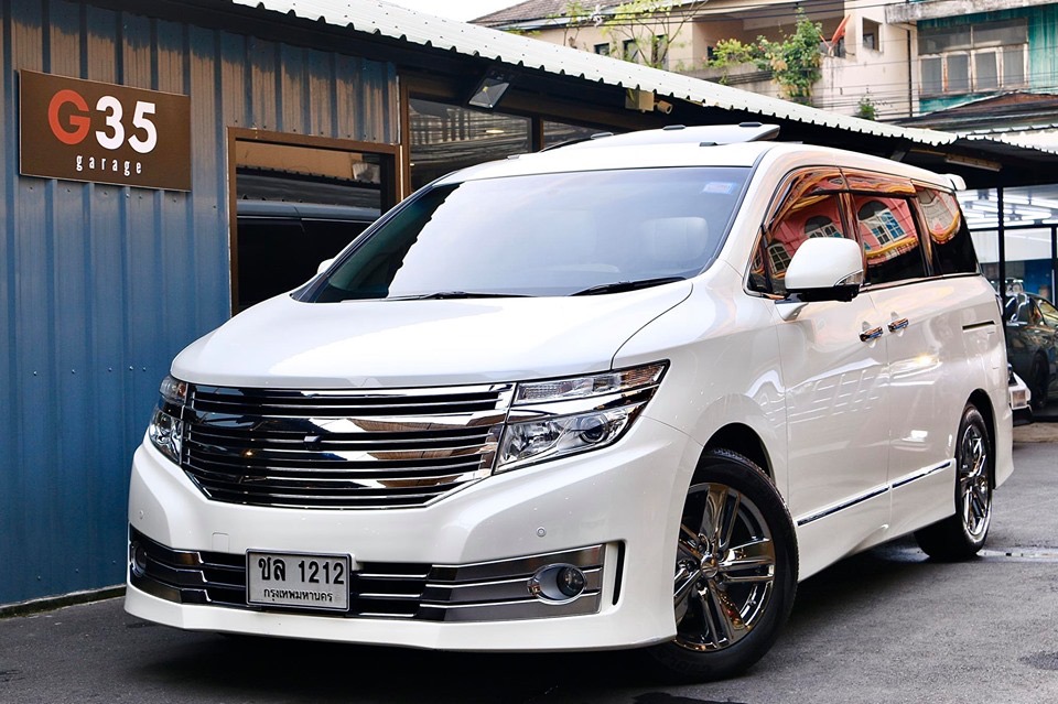 Nissan Elgrand ปี 2012 สีขาว