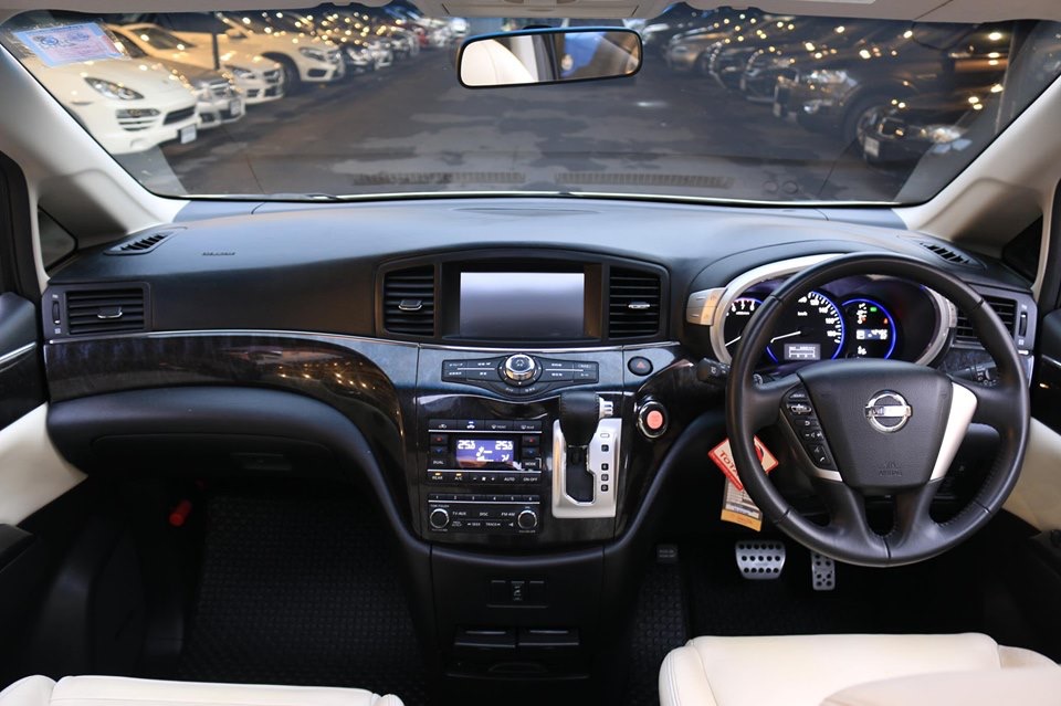 Nissan Elgrand ปี 2012 สีขาว (รูปที่ 9)