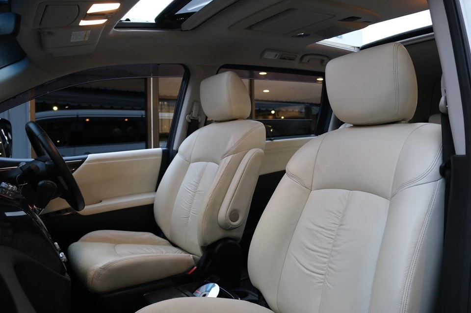 Nissan Elgrand ปี 2012 สีขาว