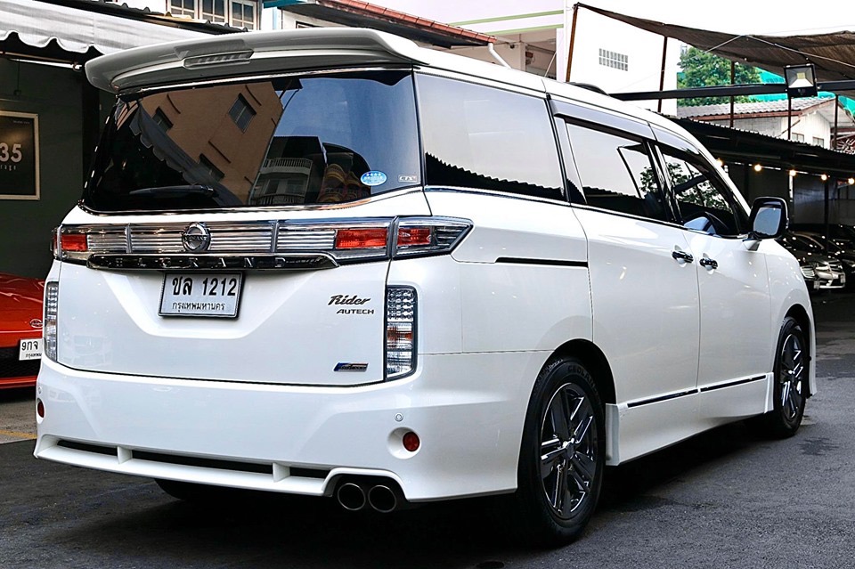 Nissan Elgrand ปี 2012 สีขาว (รูปที่ 4)