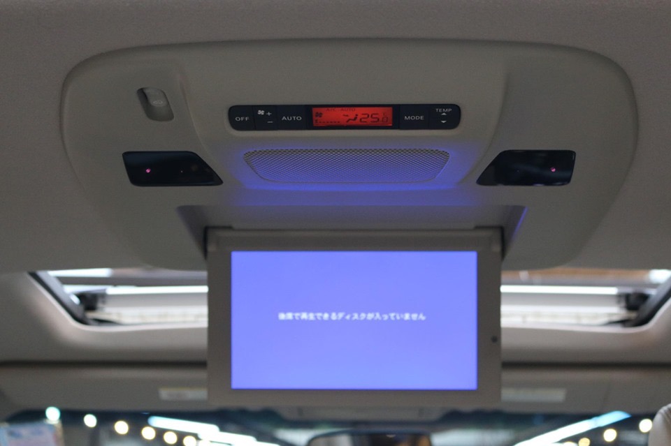 Nissan Elgrand ปี 2012 สีขาว (รูปที่ 19)