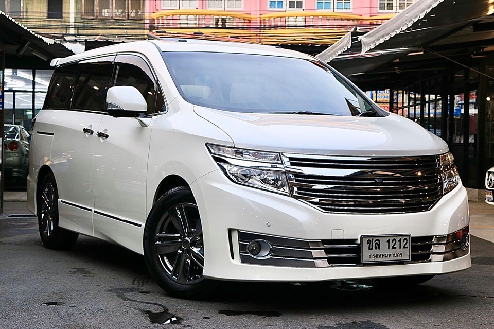 Nissan Elgrand ปี 2012 สีขาว