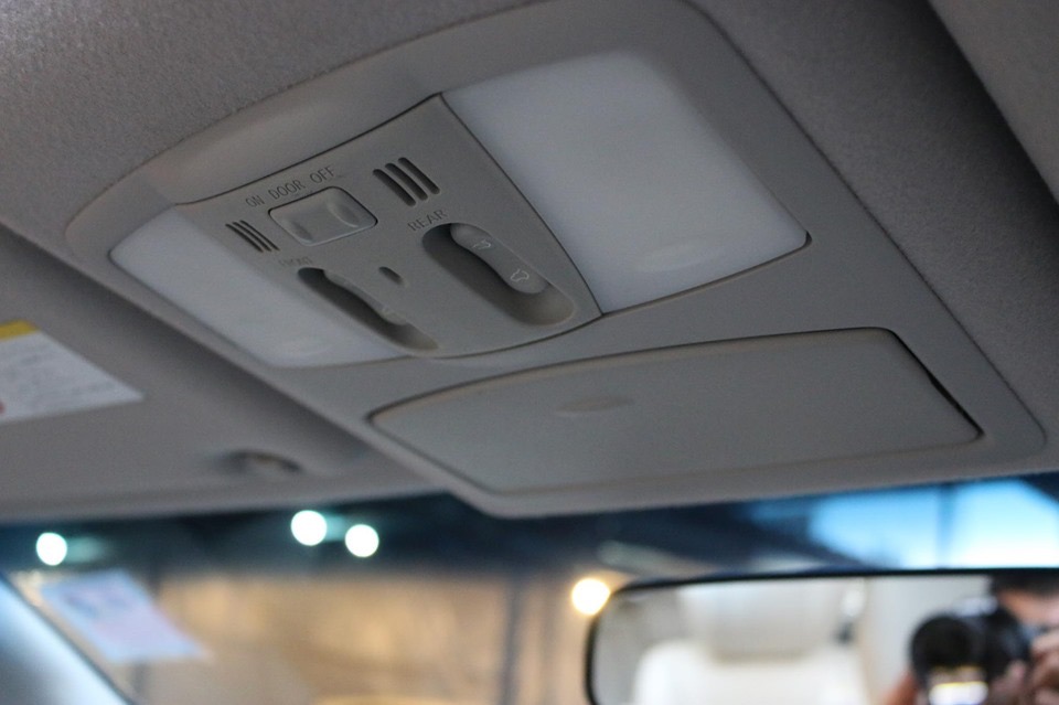 Nissan Elgrand ปี 2012 สีขาว (รูปที่ 22)