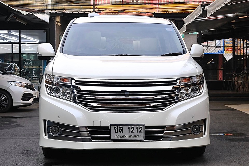 Nissan Elgrand ปี 2012 สีขาว (รูปที่ 2)