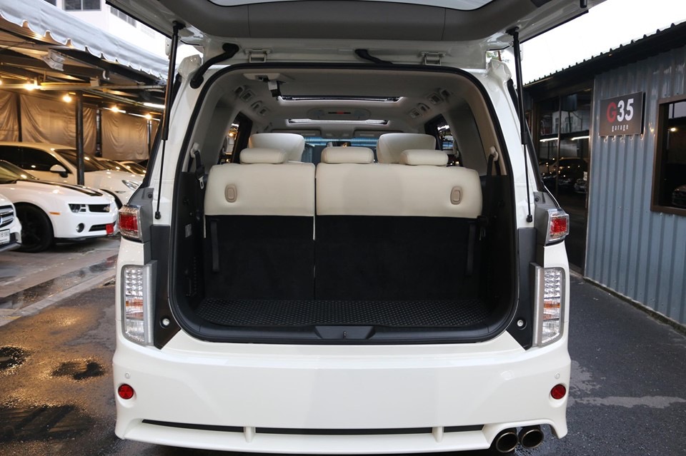 Nissan Elgrand ปี 2012 สีขาว