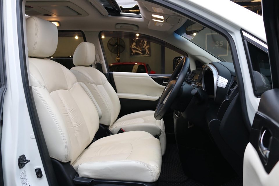 Nissan Elgrand ปี 2012 สีขาว (รูปที่ 13)